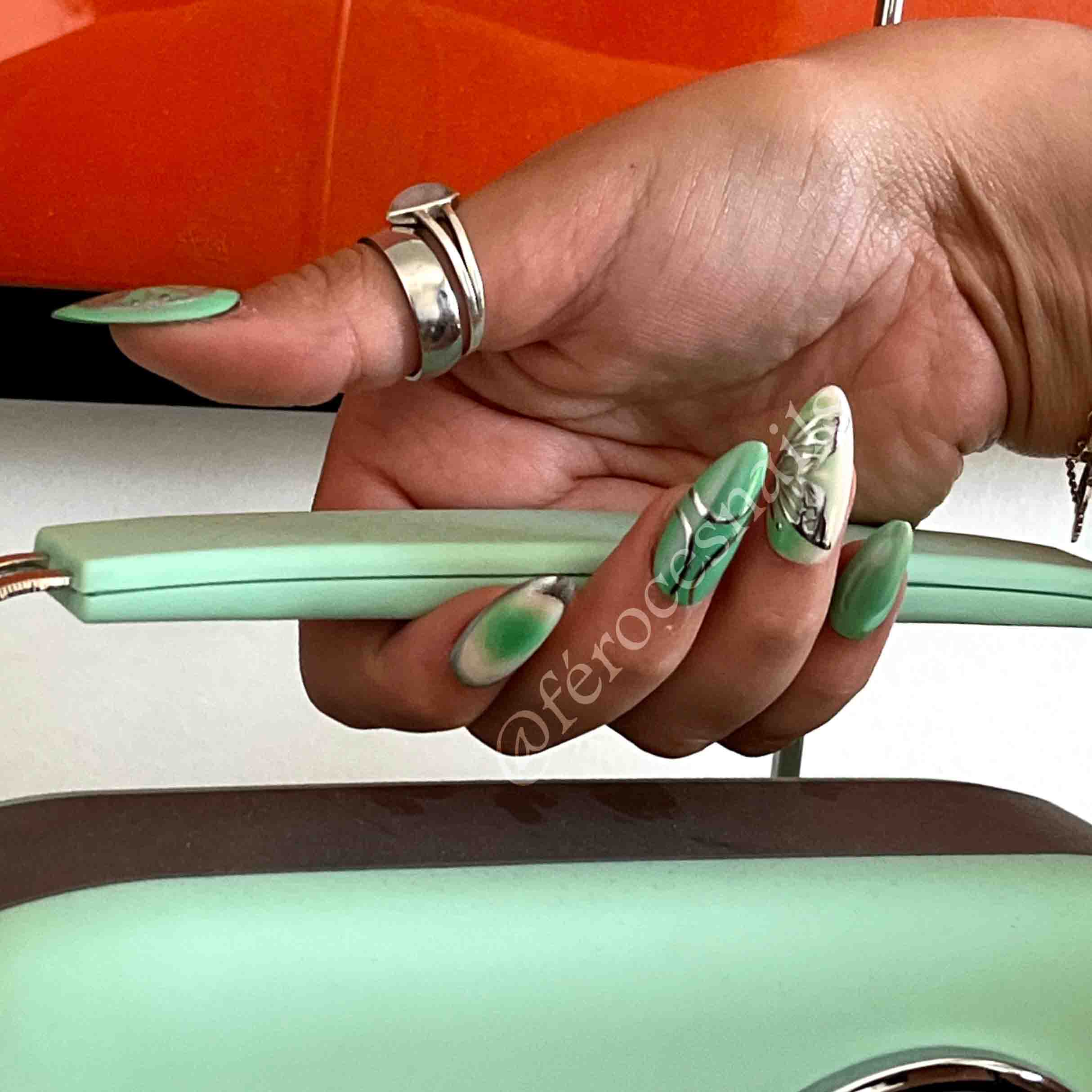 Green baby - Press-on nails amande